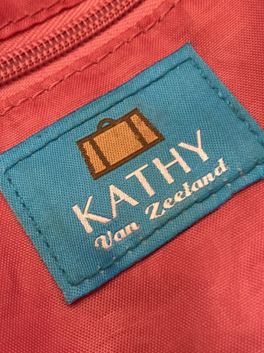 NWOT Kathy Von Zeeland Weekender Bag Cream/Gray Snake Print - Picture 8 of 16